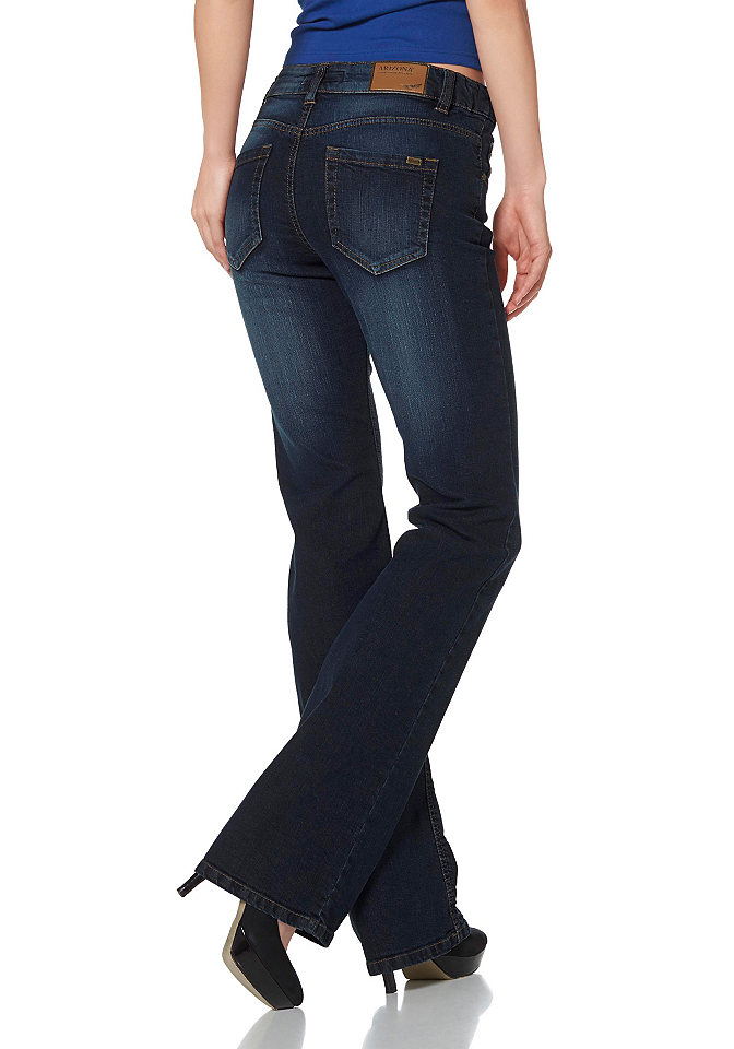 Джинсы клеш Svenja Otto Джинсы клеш Svenja OttoПокрой Bootcut<br>Вы любите кэжуал? Выбирайте джинсы клеш Arizona с классическими деталями: 5 карманов, шлевки для ремня и нашивка на поясе. Задний карман украшен логотипом из металла. Джинсы выполнены из удобного денима-стрейч и отлично сидят благодаря стандартной талии. Носите джинсы с топами и обувью на каблуках или платформе. Длина брючин по внутреннему шву составляет для размера 19 ок. 78,5 см, размера 76 ок. 90,5 см.<br><br>Size DE: 20<br>Colour: синий<br>Gender: Женский<br>Age: Взрослый<br>Material: Верх: 98% хлопок / 2% эластан